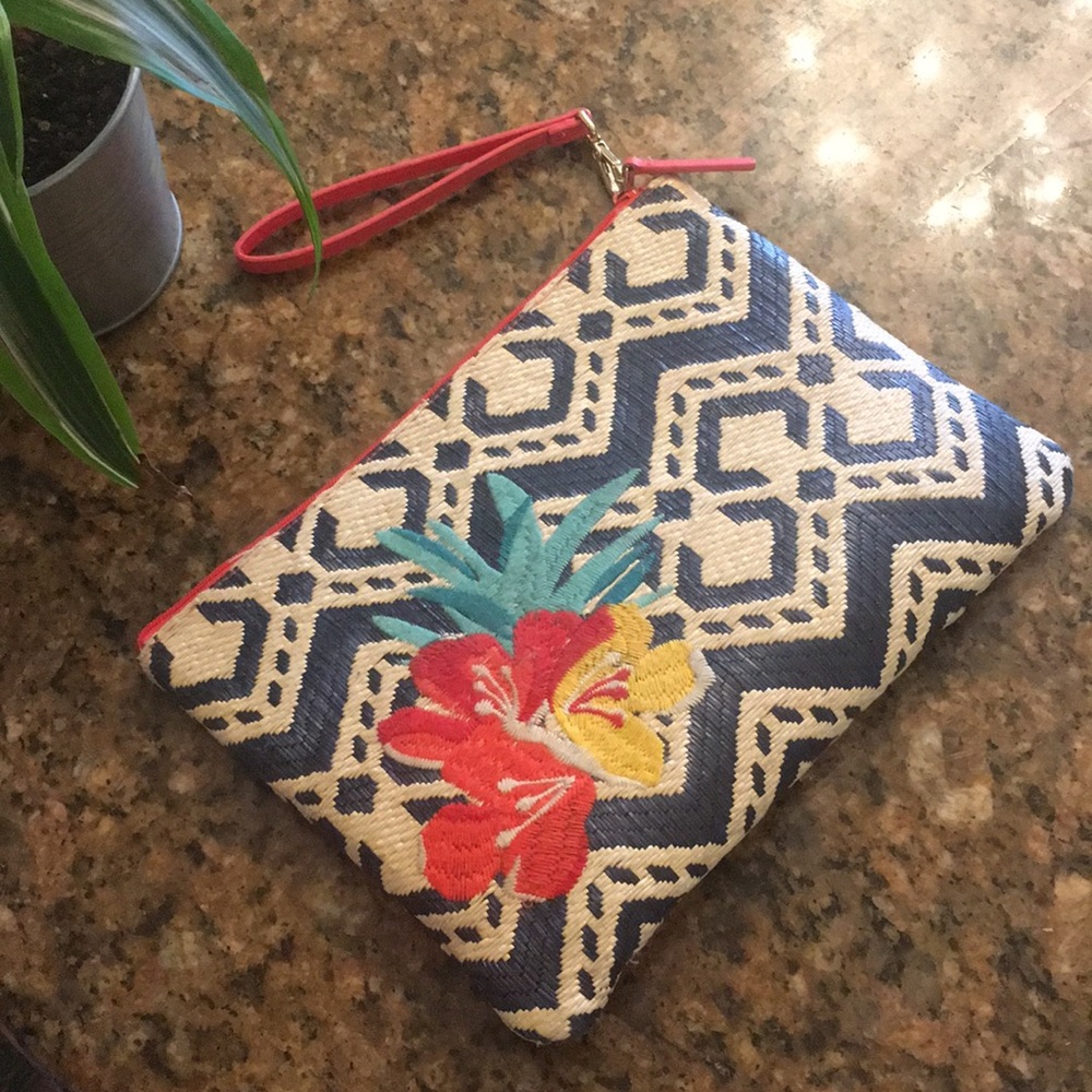 VERA BRADLEY Embroidered Floral Straw Wristlet